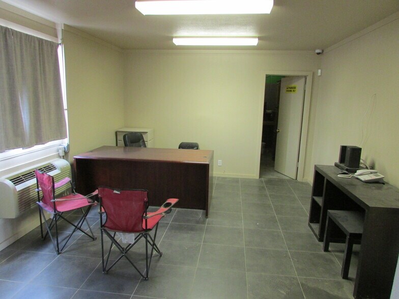 131 SE Cholwell Ave, Bartlesville, OK à louer - Photo du bâtiment - Image 2 de 12