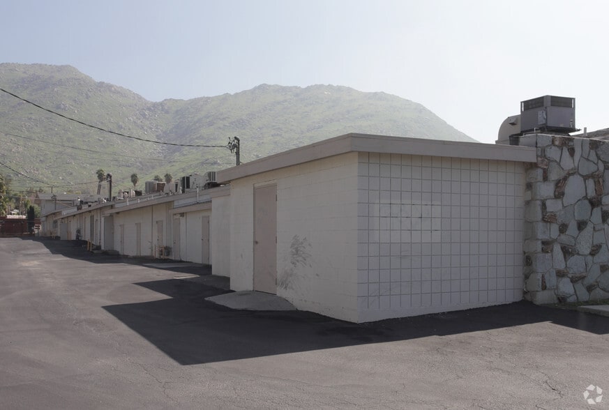 Big Springs Rd, Riverside, CA à louer - Photo du bâtiment - Image 2 de 3