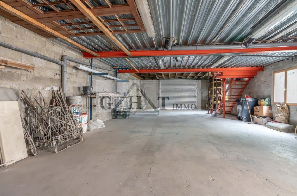 Industrial in Linas for lease Interior Photo- Image 1 of 5