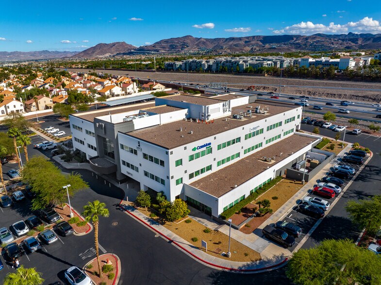 100 N Green Valley Pky, Henderson, NV à louer - Photo du bâtiment - Image 3 de 14