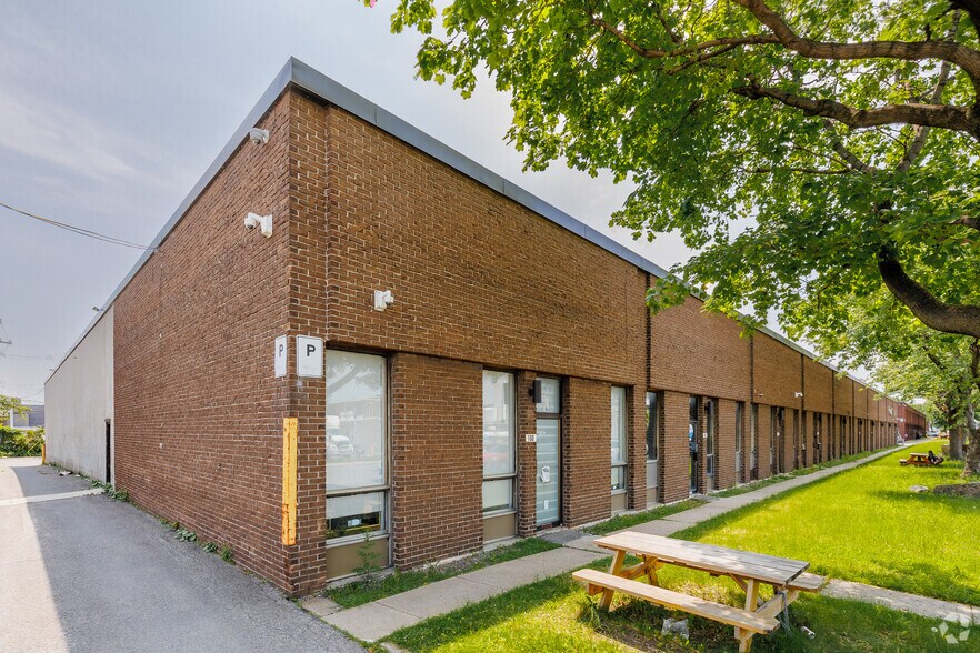 160-178 Rue Benjamin-Hudon, Montréal, QC à louer - Photo du bâtiment - Image 3 de 3