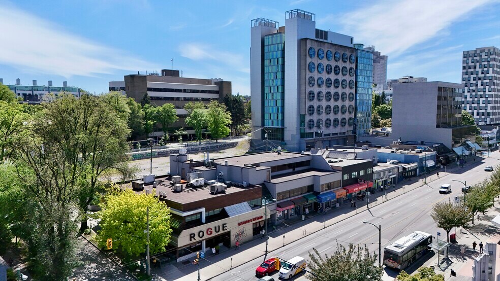 604-614 W Broadway, Vancouver, BC à louer - Photo du bâtiment - Image 2 de 2