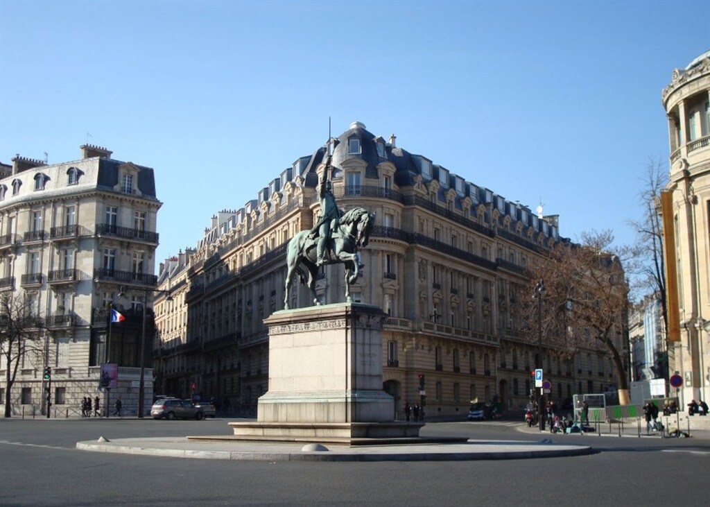 Retail in Paris for lease Building Photo- Image 1 of 6