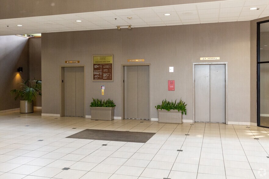 600 Town Center Rd, Matteson, IL à louer - Hall d’entrée - Image 3 de 8