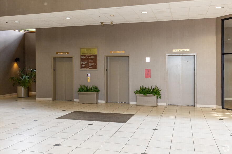 600 Town Center Rd, Matteson, IL à louer - Hall d’entrée - Image 3 de 8