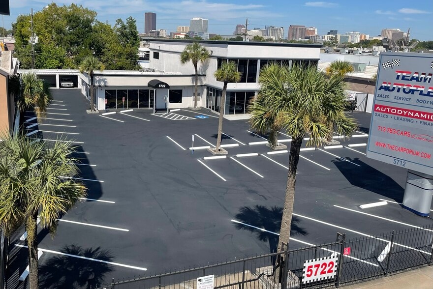 5722 Southwest Fwy, Houston, TX for lease - Building Photo - Image 1 of 14