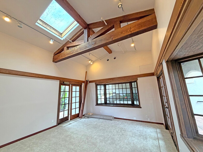 1525 State St, Santa Barbara, CA for lease - Interior Photo - Image 2 of 14