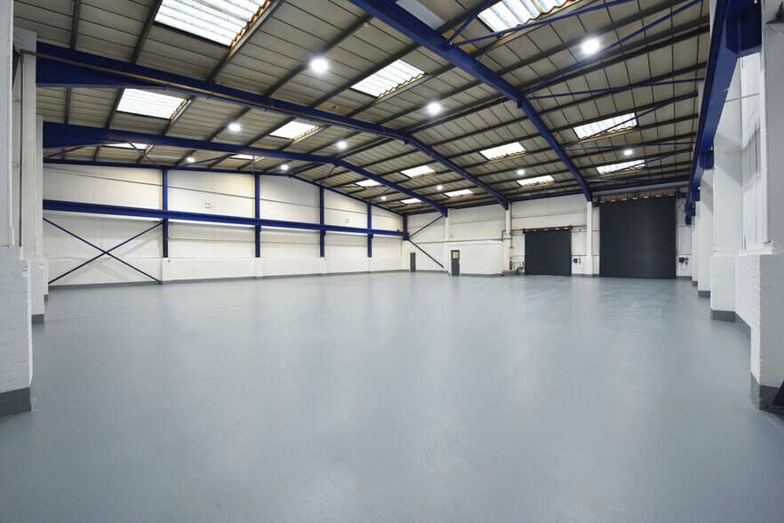 Roundthorn Industrial Estate, Ennis Close, Manchester à louer - Photo du bâtiment - Image 1 de 19