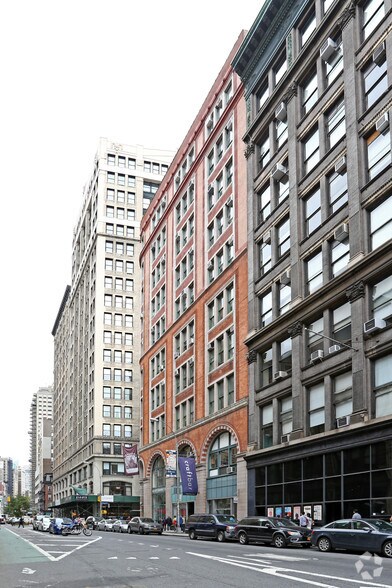 900 Broadway, New York, NY à louer - Photo du bâtiment - Image 2 de 12