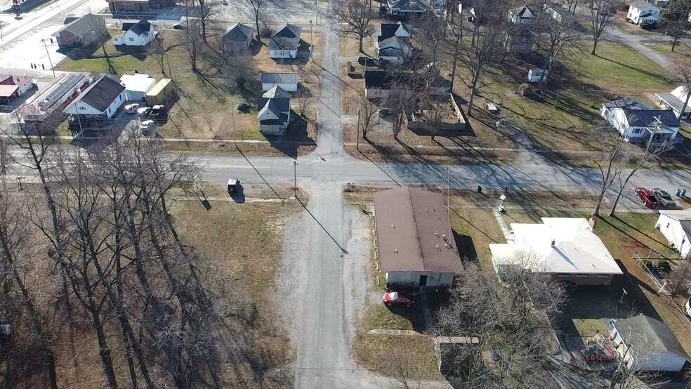 502 W Franklin St, Sesser, IL for sale - Building Photo - Image 3 of 35