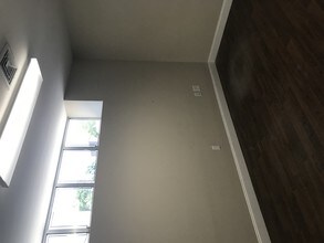 192-08 Jamaica Ave, Hollis, NY for lease Interior Photo- Image 2 of 11