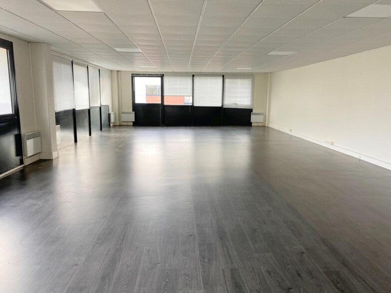 27 Rue Du Gros Murger, Herblay-sur-Seine for lease - Interior Photo - Image 3 of 17