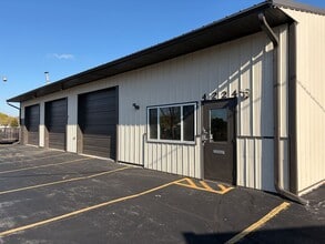 4224 S Kinnickinnic Ave, Milwaukee, WI for lease Interior Photo- Image 2 of 9