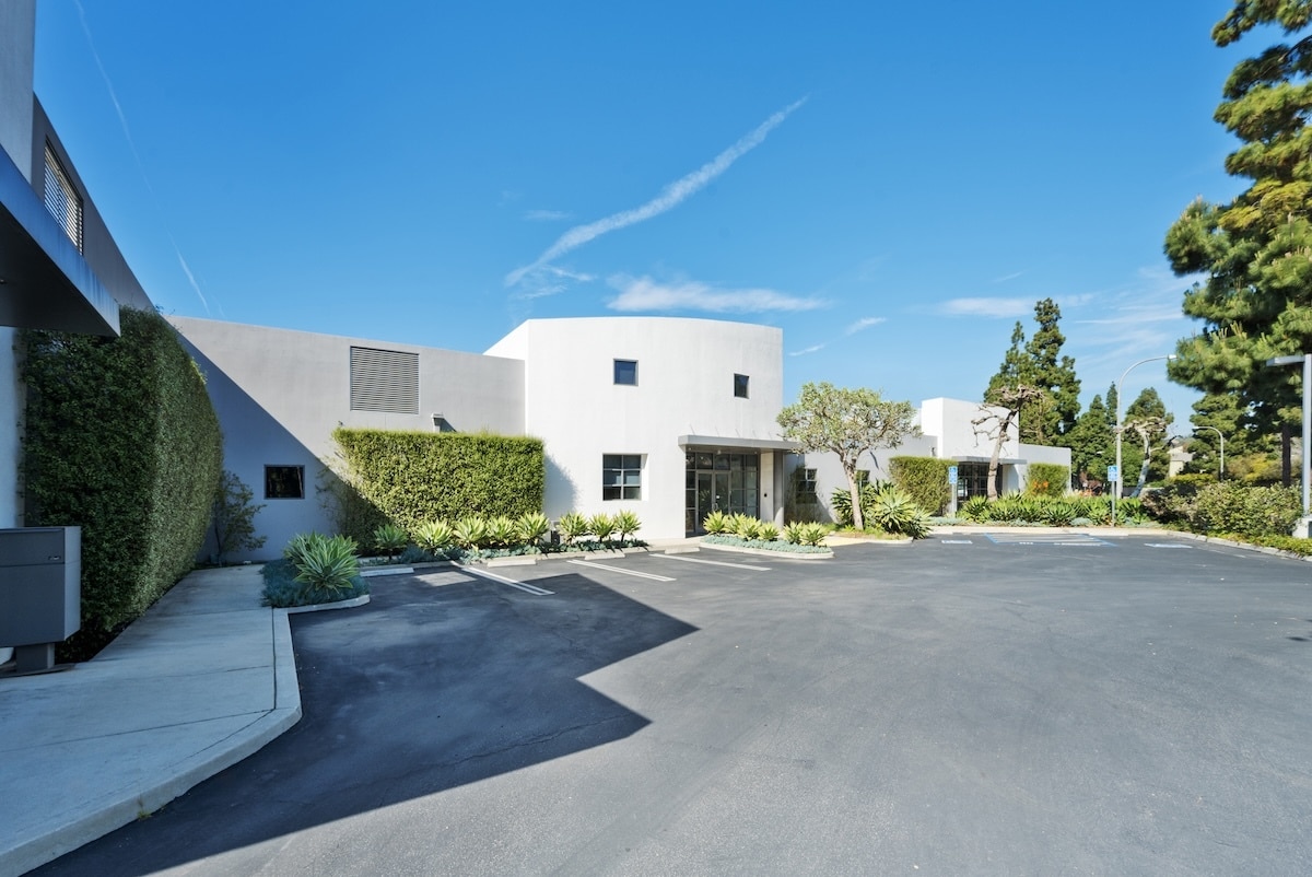10567 Jefferson Blvd, Culver City, CA à louer Photo principale- Image 1 de 26