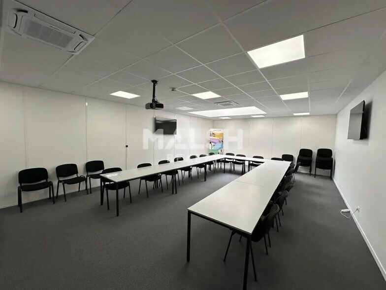 Office in Villefontaine for lease - Interior Photo - Image 3 of 6