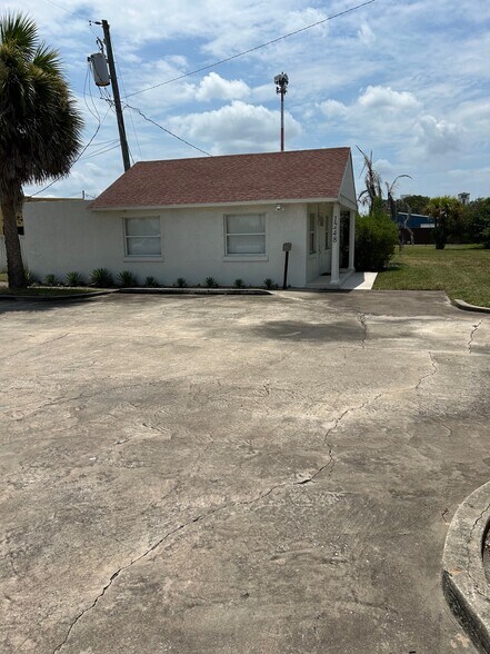 1250 S Harbor City Blvd, Melbourne, FL à louer - Photo du bâtiment - Image 2 de 22