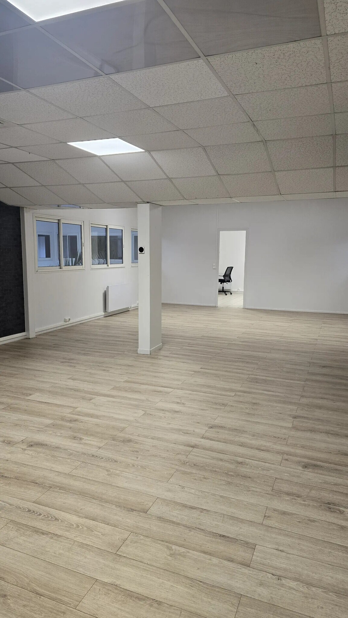 118 Avenue Du Maréchal De Lattre De Tassigny, Fontenay-sous-Bois for lease Interior Photo- Image 1 of 6