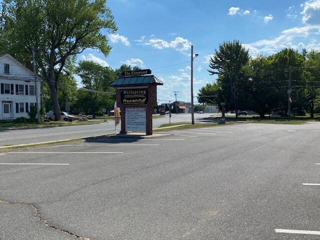 100-108 Russell St, Hadley, MA à louer - Photo du bâtiment - Image 2 de 19