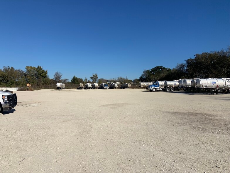 1720 N Harvey Mitchell Pky, Bryan, TX for lease - Building Photo - Image 3 of 14