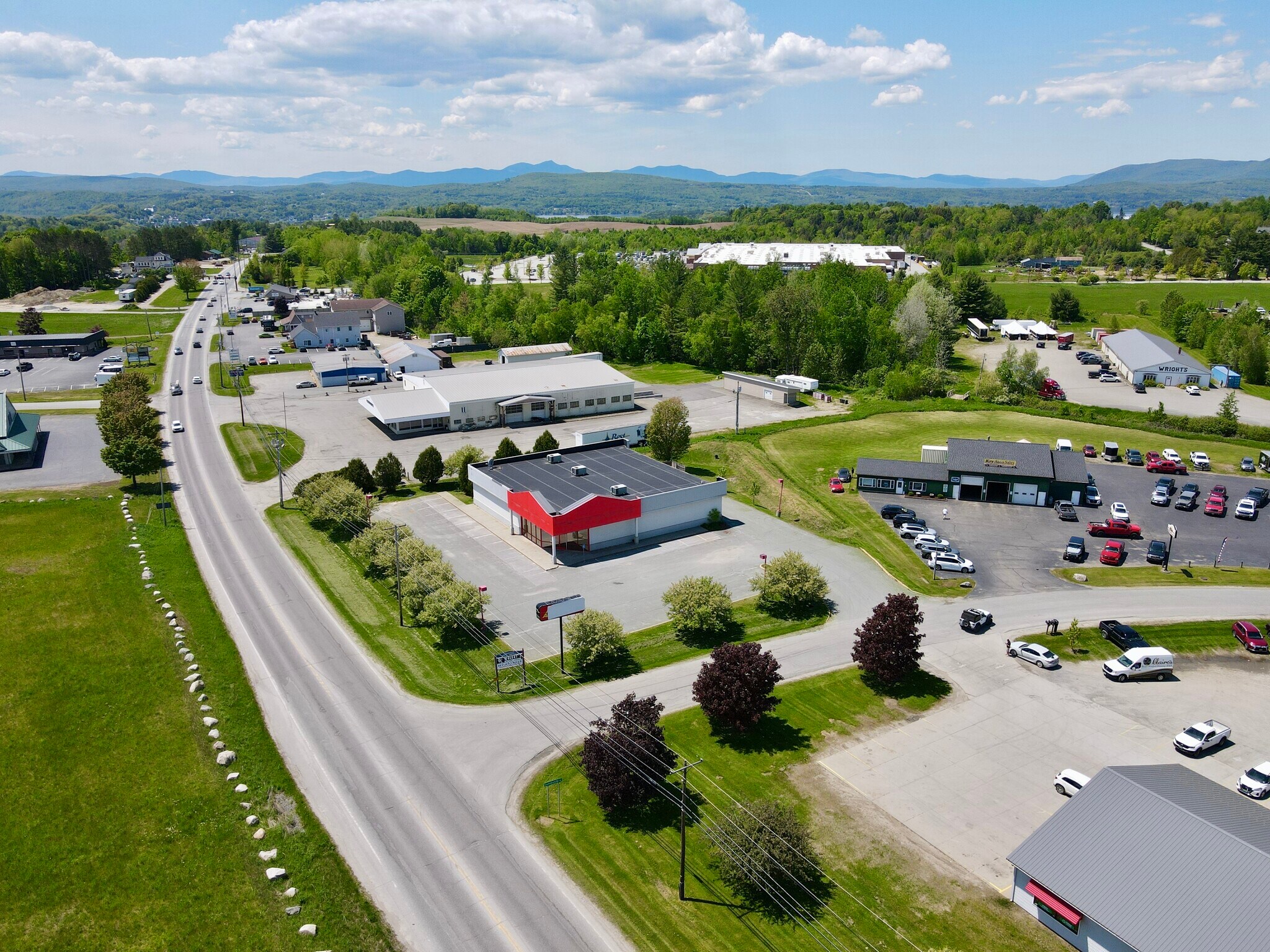 108 Community Dr, Newport, VT à vendre Photo du bâtiment- Image 1 de 20