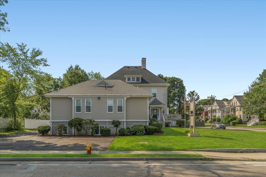 175 Walpole St, Norwood, MA à louer - Photo du bâtiment - Image 3 de 6