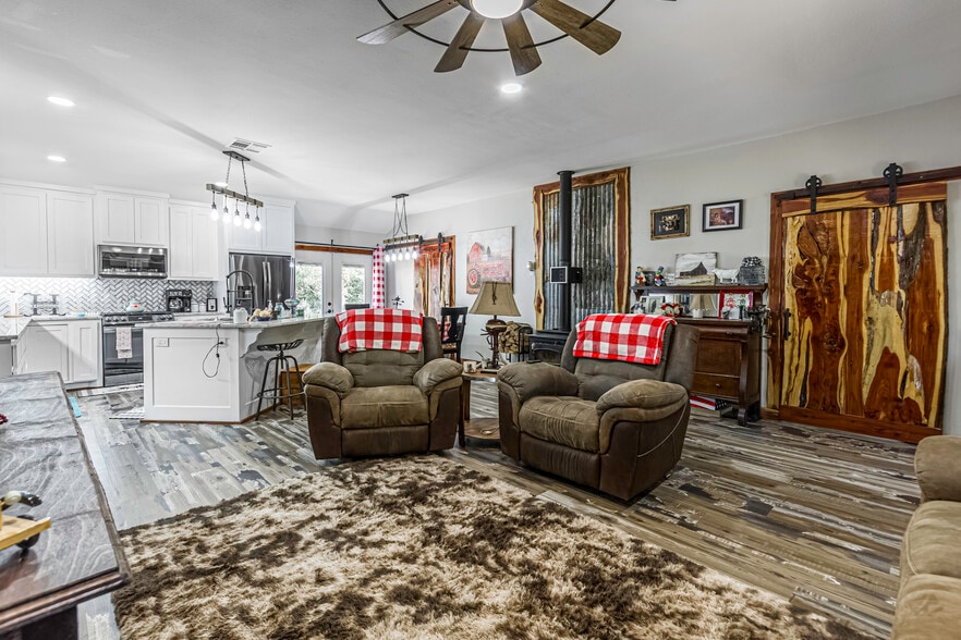 20064 Private Road 3186, Marquez, TX for sale - Interior Photo - Image 3 of 12