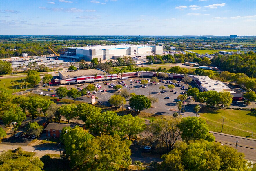 8707-8771 Temple Terrace Hwy, Temple Terrace, FL à louer - Photo du bâtiment - Image 3 de 17