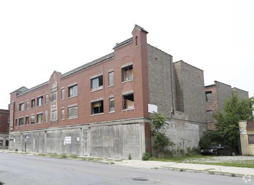 2136-2148 E 75th St, Chicago, IL à vendre - Photo du bâtiment - Image 2 de 2