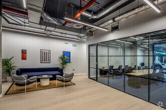 2-18 Warburton Rd, Londres à louer Photo intérieure- Image 2 de 10