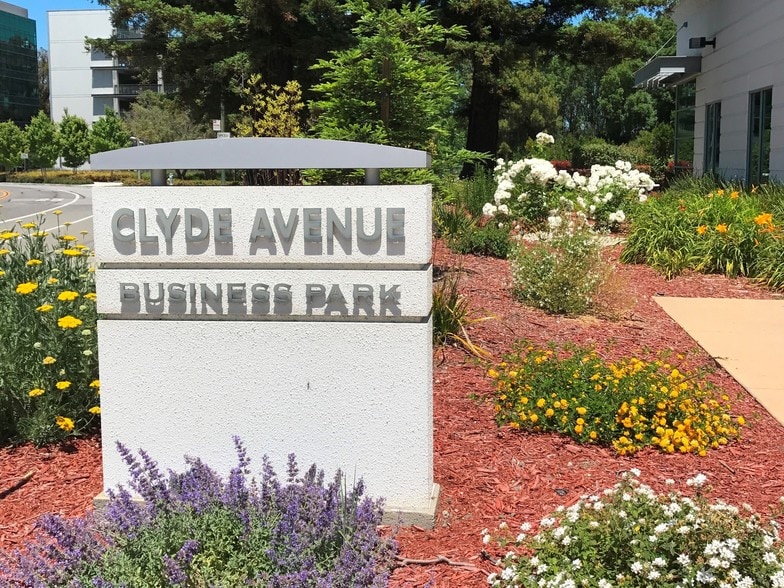 569 Clyde Ave, Mountain View, CA à vendre - Photo du bâtiment - Image 3 de 3