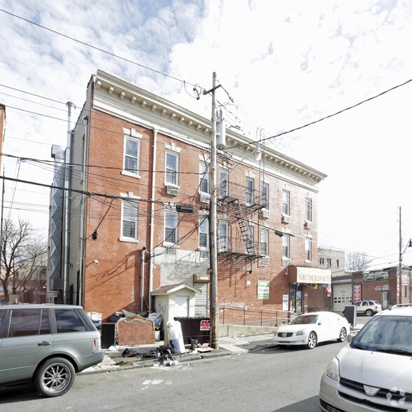 213-215 W 3rd St, Mount Vernon, NY à vendre - Photo du bâtiment - Image 3 de 6