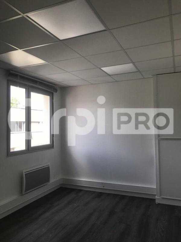 Office in Saint-Avertin for lease Interior Photo- Image 1 of 4