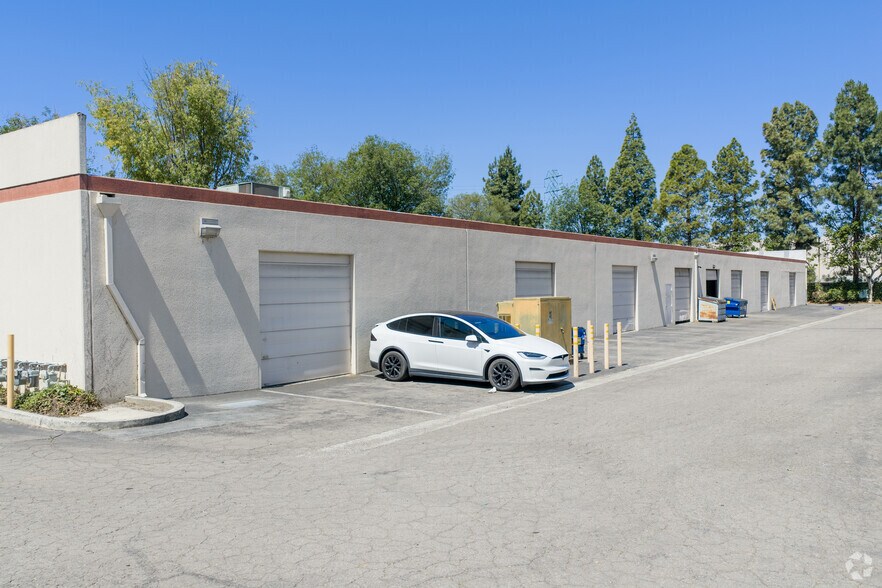 2455 Autumnvale Dr, San Jose, CA à vendre - Photo du bâtiment - Image 2 de 3