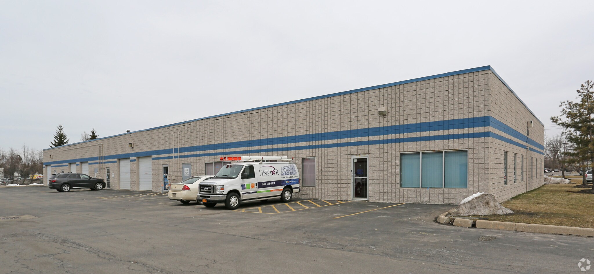 430 Lawrence Bell Dr, Amherst, NY à louer Photo principale- Image 1 de 6