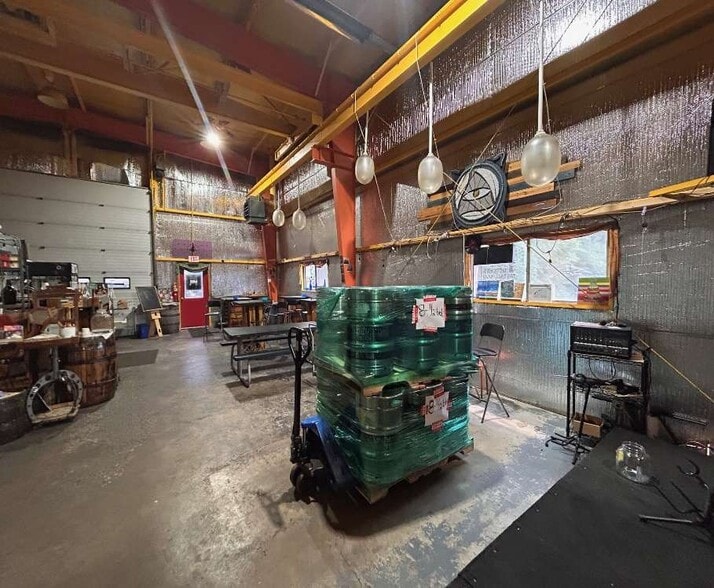 93 Ecorse Rd, Ypsilanti, MI for lease - Interior Photo - Image 3 of 5