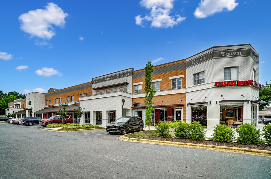 5820 E WT Harris Blvd, Charlotte, NC à louer - Photo du bâtiment - Image 2 de 12