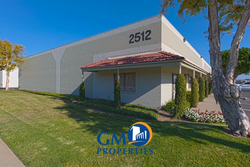 2434-2444 E Fender Ave, Fullerton, CA à louer Photo du bâtiment- Image 1 de 4