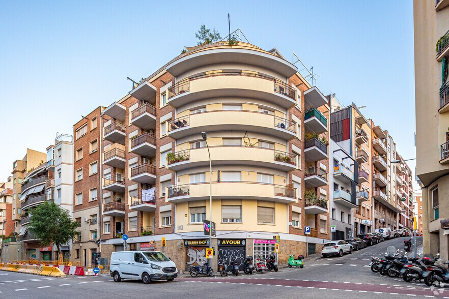 Carrer de les Camèlies, 75, Barcelone, Barcelona à louer - Photo du bâtiment - Image 2 de 2