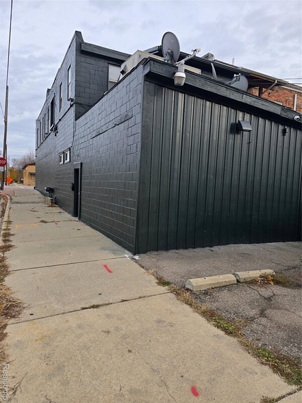 327 N Shiawassee St, Corunna, MI for sale - Building Photo - Image 2 of 7