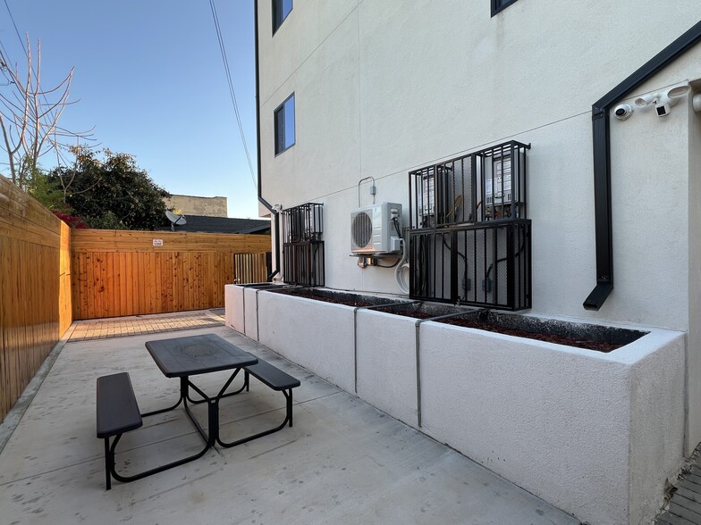 1135 S Ardmore Ave, Los Angeles, CA à louer - Photo intérieure - Image 3 de 11