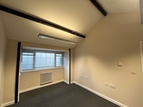 106 St. Albans Rd, Sandridge for lease Interior Photo- Image 2 of 3