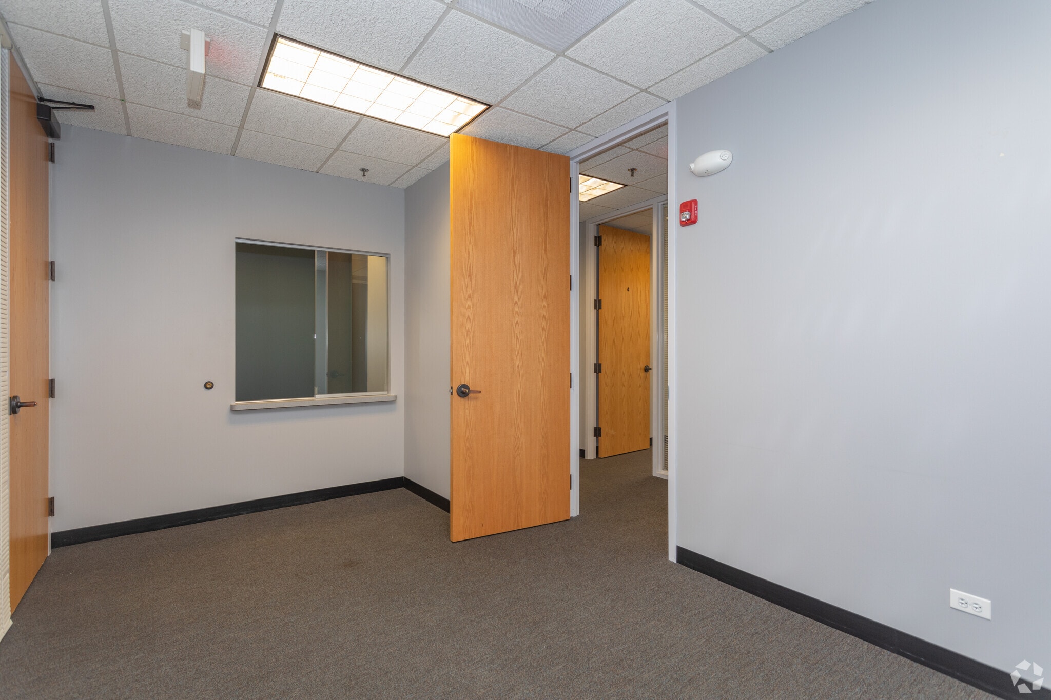 1100 W Lake Cook Rd, Buffalo Grove, IL for lease Interior Photo- Image 1 of 4