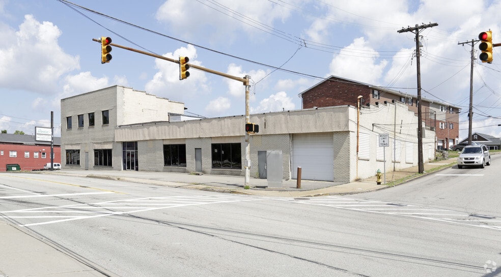 537 Lincoln Hwy, East McKeesport, PA à vendre - Photo principale - Image 1 de 52