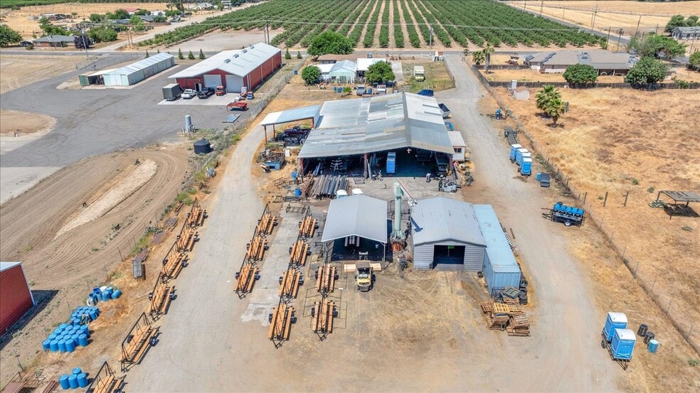15447 Avenue 28 1/2 Ave, Madera, CA for sale - Building Photo - Image 2 of 16