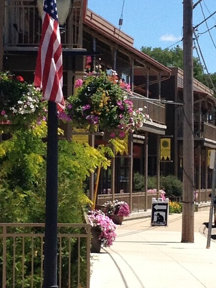 15 E Minnesota St, Saint Joseph, MN à louer - Photo du bâtiment - Image 3 de 7