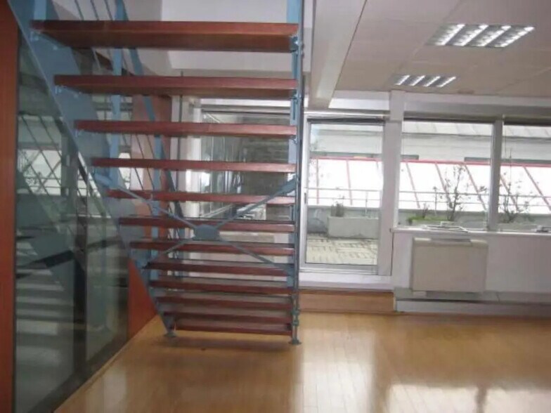 Office in Issy-les-Moulineaux for sale - Building Photo - Image 2 of 6
