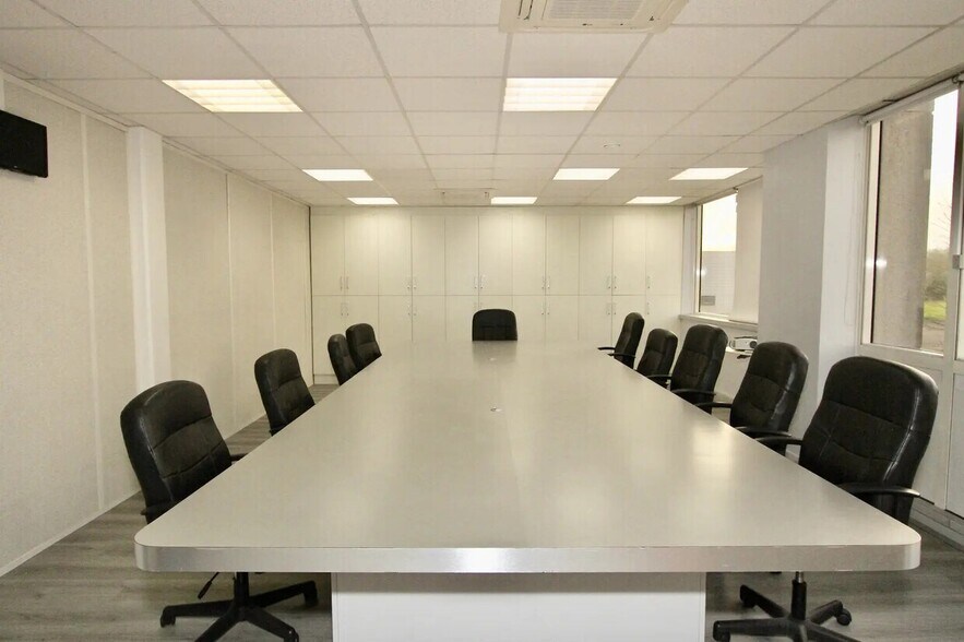 Office in Saint-Thibault-des-Vignes for sale - Interior Photo - Image 3 of 6
