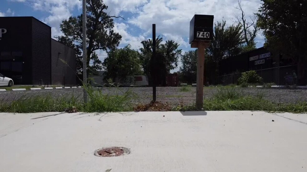 740 W 18th St, Houston, TX for lease - Commercial Listing Video - Image 2 of 10