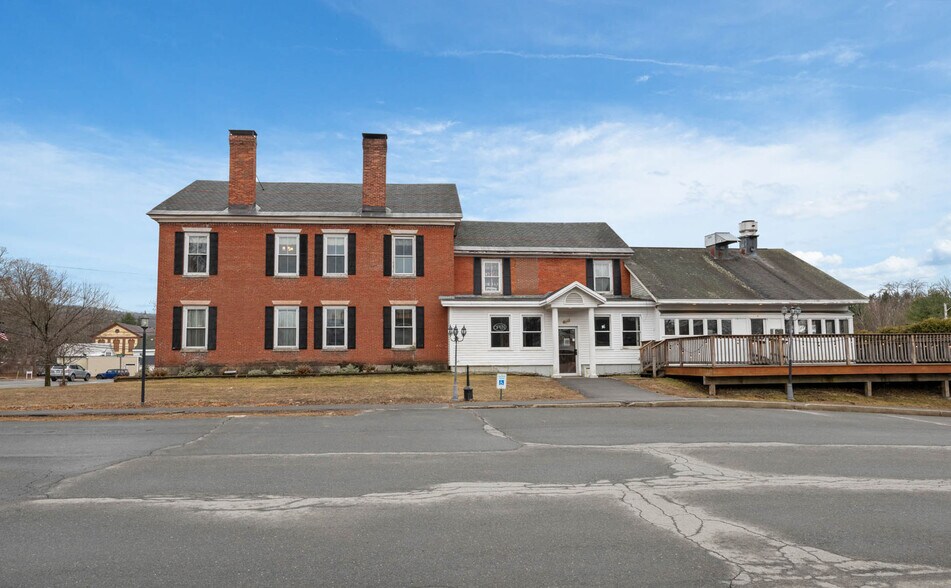 122 Main St, Charlestown, NH à vendre - Photo du bâtiment - Image 3 de 39