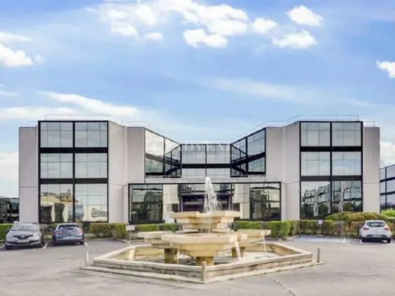 Office in Argenteuil for lease - Building Photo - Image 1 of 8